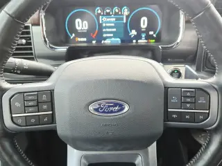 Ford F-150 2023 4x4 Lariat 4 puertas SuperCrew 5.5 pies. SB