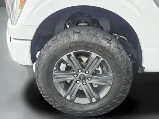 Ford F-150 2023 4x4 Lariat 4 puertas SuperCrew 5.5 pies. SB