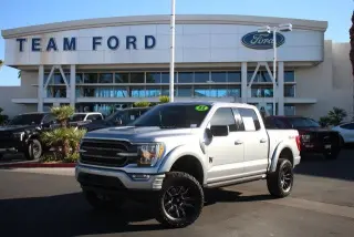 Ford F-150 2022 4x4 XLT 4 puertas SuperCrew 5.5 pies. SB