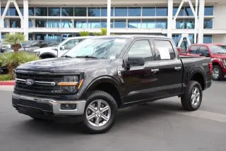 Ford F-150 2025 4x4 XLT 4 puertas SuperCrew 5.5 pies SB