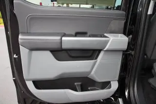Ford F-150 2025 4x4 XLT 4 puertas SuperCrew 5.5 pies. Caja corta