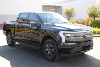 Ford F-150 Lightning 2023 AWD XLT 4 puertas SuperCrew 5.5 pies. SB