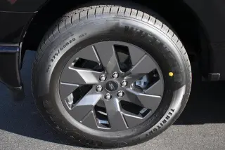 Ford F-150 Lightning 2023 AWD XLT 4 puertas SuperCrew 5.5 pies. SB