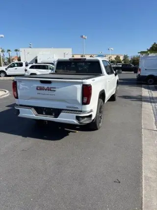 GMC Sierra 1500 2023 4x4 Elevation Estándar 4 puertas Cabina Crew 5.8 pies. Caja corta