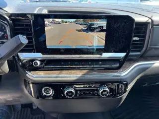 GMC Sierra 1500 2023 4x4 Elevation Estándar 4 puertas Cabina Crew 5.8 pies. Caja corta