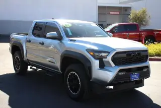 Toyota Tacoma 2024 4x4 TRD Sport HV 4 puertas Cabina Doble 5.0 pies SB
