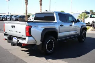Toyota Tacoma 2024 4x4 TRD Sport HV 4 puertas Cabina Doble 5.0 pies SB