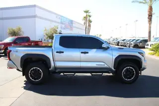 Toyota Tacoma 2024 4x4 TRD Sport HV 4 puertas Cabina Doble 5.0 pies SB