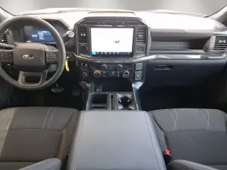 Ford F-150 2024 4x2 STX 4 puertas SuperCrew 5.5 pies. Caja corta.