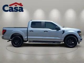 Ford F-150 2024 4x2 STX 4 puertas SuperCrew 5.5 pies. Caja corta.