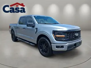 Ford F-150 2024 4x2 STX 4 puertas SuperCrew 5.5 pies. Caja corta.