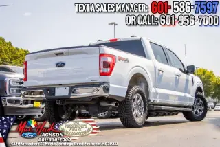 Ford F-150 2023 4x4 Lariat 4 puertas SuperCrew 5.5 pies. Caja corta