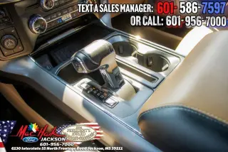 Ford F-150 2023 4x4 Lariat 4 puertas SuperCrew 5.5 pies. Caja corta