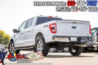 Ford F-150 2023 4x4 Lariat 4 puertas SuperCrew 5.5 pies. Caja corta