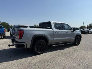 GMC Sierra 1500 2024 4x2 Elevation 4 puertas Cabina Crew 5.8 pies. Caja corta