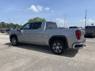 GMC Sierra 1500 2024 4x4 SLT 4 puertas Cabina Crew 5.8 pies. Caja corta