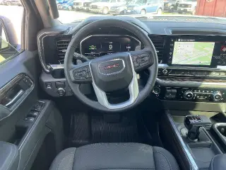 GMC Sierra 1500 2025 4x2 Elevation 4 puertas Cabina Crew 5.8 pies. Caja corta