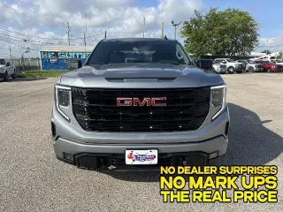 GMC Sierra 1500 2025 4x2 Elevation 4 puertas Cabina Crew 5.8 pies. Caja corta