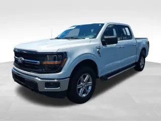 Ford F-150 2025 4x4 XLT 4 puertas SuperCrew 5.5 pies. SB