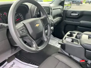 Chevrolet Silverado 1500 2024 4x4 Custom 4 puertas Cabina Crew 5.8 pies. SB