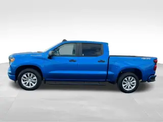 Chevrolet Silverado 1500 2024 4x4 Custom 4 puertas Cabina Crew 5.8 pies. SB