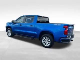 Chevrolet Silverado 1500 2024 4x4 Custom 4 puertas Cabina Crew 5.8 pies. SB