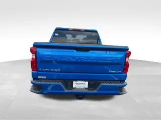 Chevrolet Silverado 1500 2024 4x4 Custom 4 puertas Cabina Crew 5.8 pies. SB