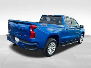 Chevrolet Silverado 1500 2024 4x4 Custom 4 puertas Cabina Crew 5.8 pies. SB
