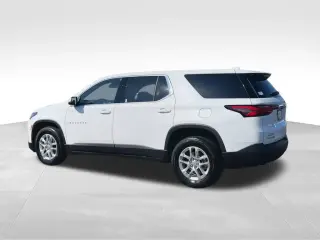 Chevrolet Traverse 2023 LS 4 puertas SUV con paquete 1LS