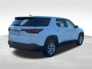 Chevrolet Traverse 2023 LS 4 puertas SUV con paquete 1LS