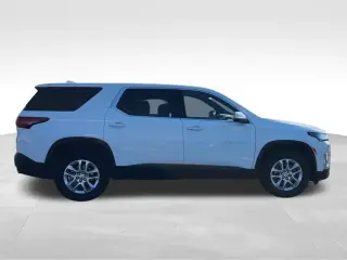 Chevrolet Traverse 2023 LS 4 puertas SUV con paquete 1LS