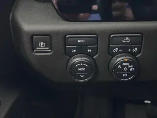Chevrolet Silverado 1500 2024 4x4 RST 4 puertas Cabina Crew 5.8 pies. Caja corta
