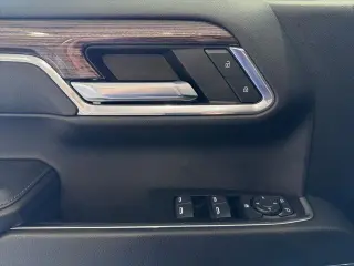 Chevrolet Silverado 1500 2024 4x4 RST 4 puertas Cabina Crew 5.8 pies. Caja corta