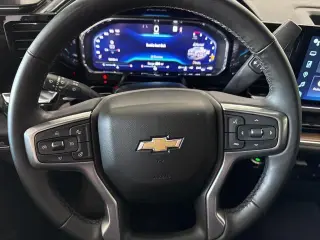 Chevrolet Silverado 1500 2023 4x4 LT 4 puertas Cabina Crew 5.8 pies. SB con 1LT