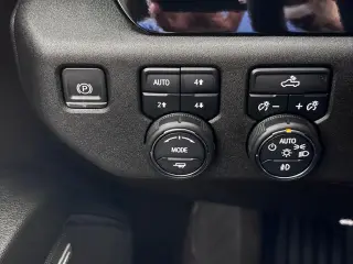Chevrolet Silverado 1500 2024 4x4 RST 4 puertas Cabina Crew 5.8 pies. SB