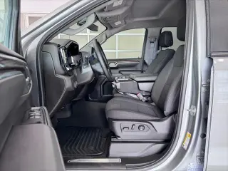 Chevrolet Silverado 1500 2023 4x4 RST 4 puertas Cabina Crew 5.8 pies. Caja corta