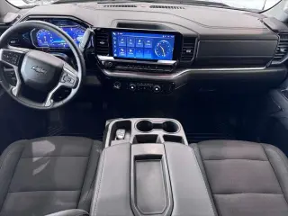 Chevrolet Silverado 1500 2023 4x4 RST 4 puertas Cabina Crew 5.8 pies. Caja corta