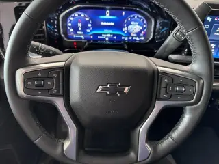 Chevrolet Silverado 1500 2023 4x4 RST 4 puertas Cabina Crew 5.8 pies. Caja corta