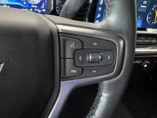 Chevrolet Silverado 1500 2023 4x4 RST 4 puertas Cabina Crew 5.8 pies. Caja corta