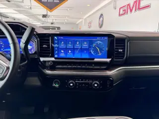 Chevrolet Silverado 1500 2023 4x4 RST 4 puertas Cabina Crew 5.8 pies. Caja corta