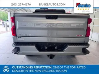 Chevrolet Silverado 1500 2023 4x4 RST 4 puertas Cabina Crew 5.8 pies. Caja corta