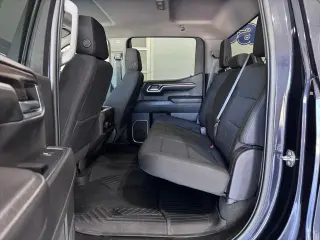 Chevrolet Silverado 1500 2022 4x4 RST 4 puertas Cabina Crew 5.8 pies. Caja corta