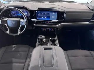 Chevrolet Silverado 1500 2022 4x4 RST 4 puertas Cabina Crew 5.8 pies. Caja corta