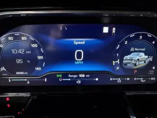 Chevrolet Silverado 1500 2022 4x4 RST 4 puertas Cabina Crew 5.8 pies. Caja corta