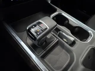 Chevrolet Silverado 1500 2022 4x4 RST 4 puertas Cabina Crew 5.8 pies. Caja corta