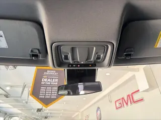 Chevrolet Silverado 1500 2022 4x4 RST 4 puertas Cabina Crew 5.8 pies. Caja corta