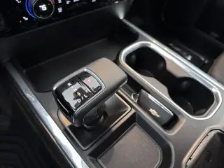 Chevrolet Silverado 1500 2025 4x4 RST 4 puertas Cabina Crew 5.8 pies. Caja corta