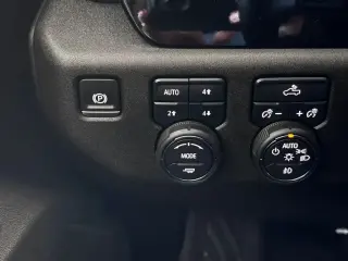 Chevrolet Silverado 1500 2025 4x4 RST 4 puertas Cabina Crew 5.8 pies. Caja corta