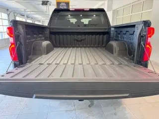 Chevrolet Silverado 1500 2025 4x4 RST 4 puertas Cabina Crew 5.8 pies. Caja corta