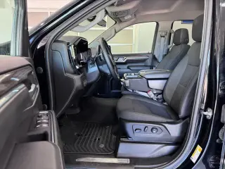 Chevrolet Silverado 1500 2023 4x4 RST 4 puertas Cabina Crew 5.8 pies. Caja corta